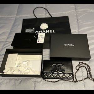 Chanel Wallet On chain in Gold M Black